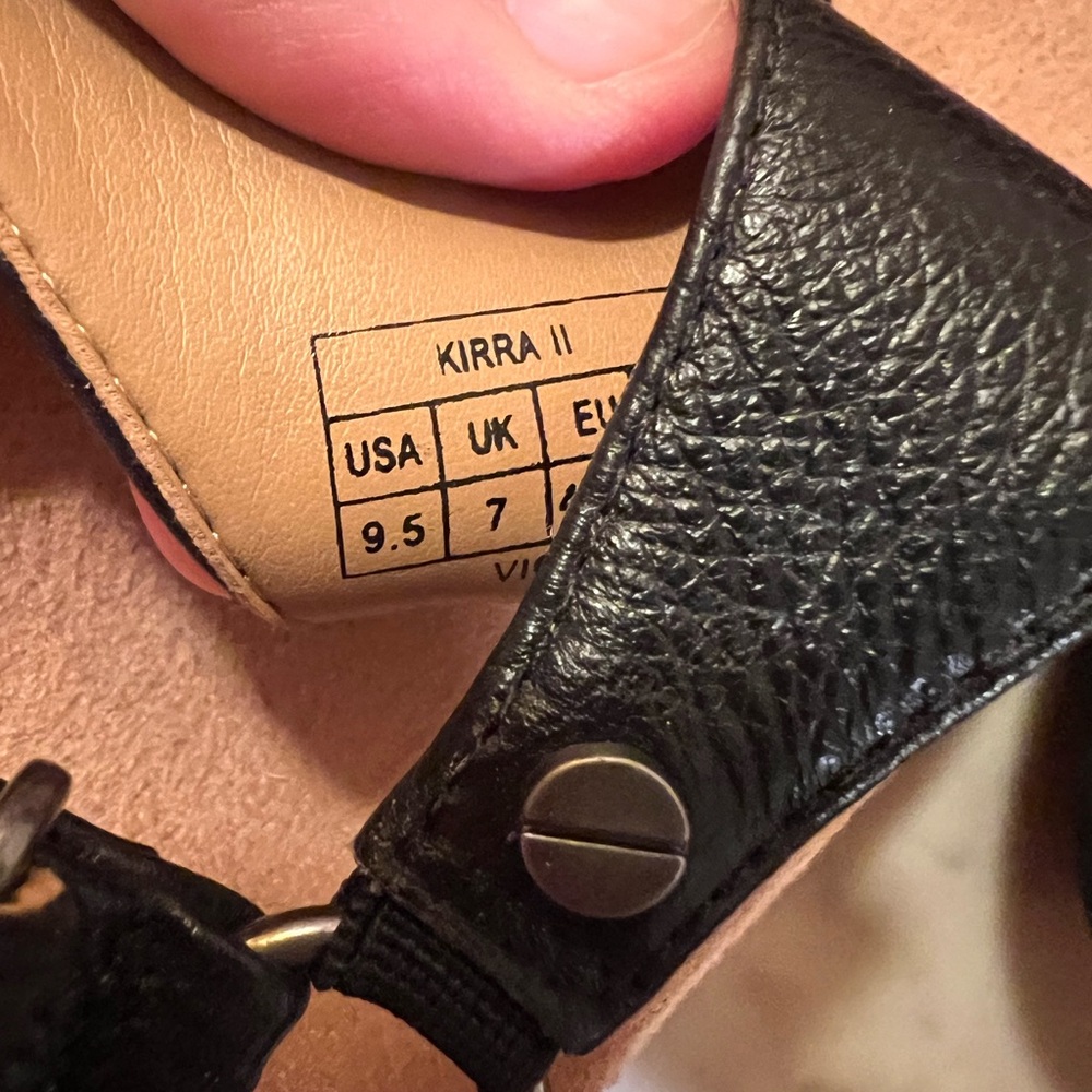 Vionic Black and Tan Sandals with Thong Design - Picture 2 of 3